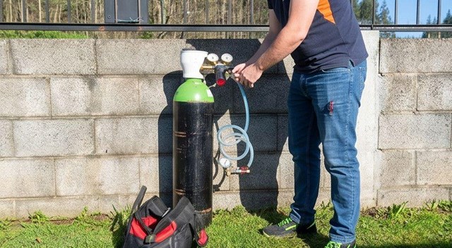 Especialistas localizar en fugas de agua en Monforte de Lemos - Imagen 1